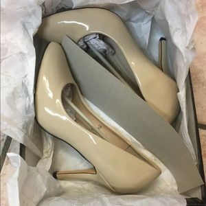 Nicole Miller Hill Pump Natural Patent size 6.5M.